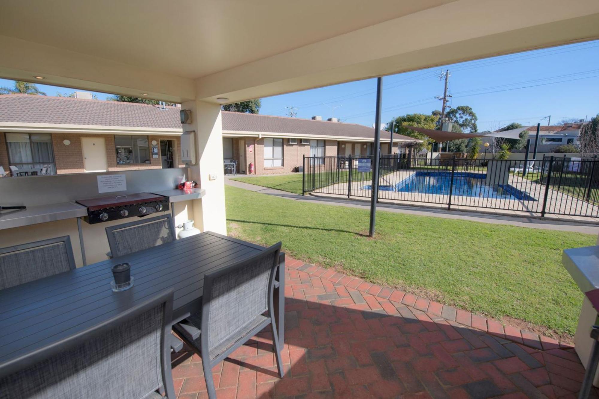 Jacaranda Holiday Units Swan Hill Buitenkant foto